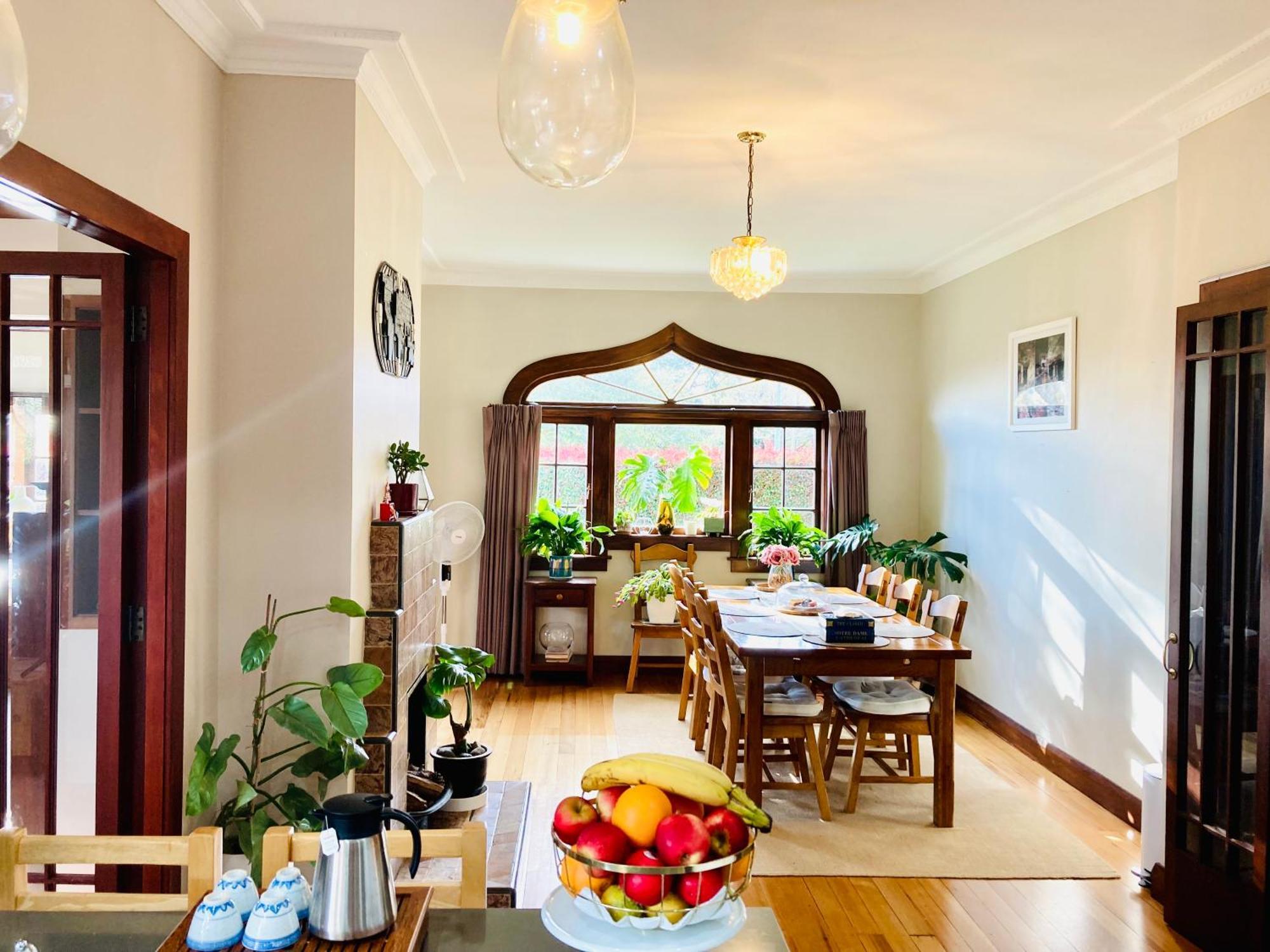 Spacious And Sunny Master Bedroom With Shared Bathrooms Auckland Eksteriør bilde