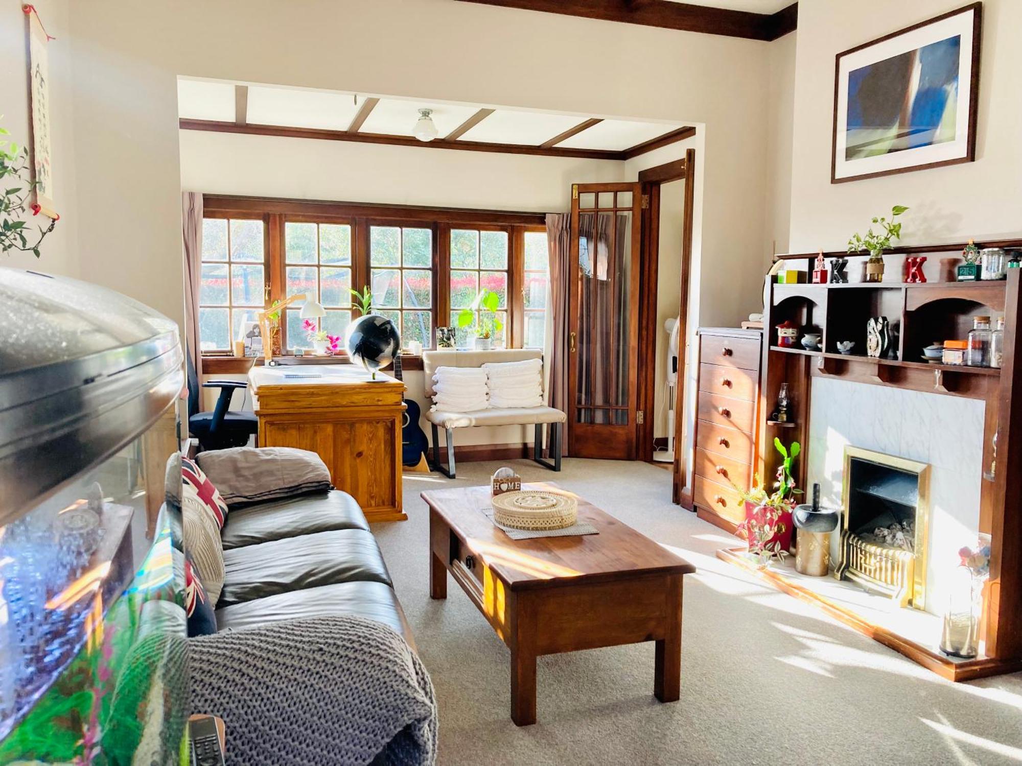 Spacious And Sunny Master Bedroom With Shared Bathrooms Auckland Eksteriør bilde