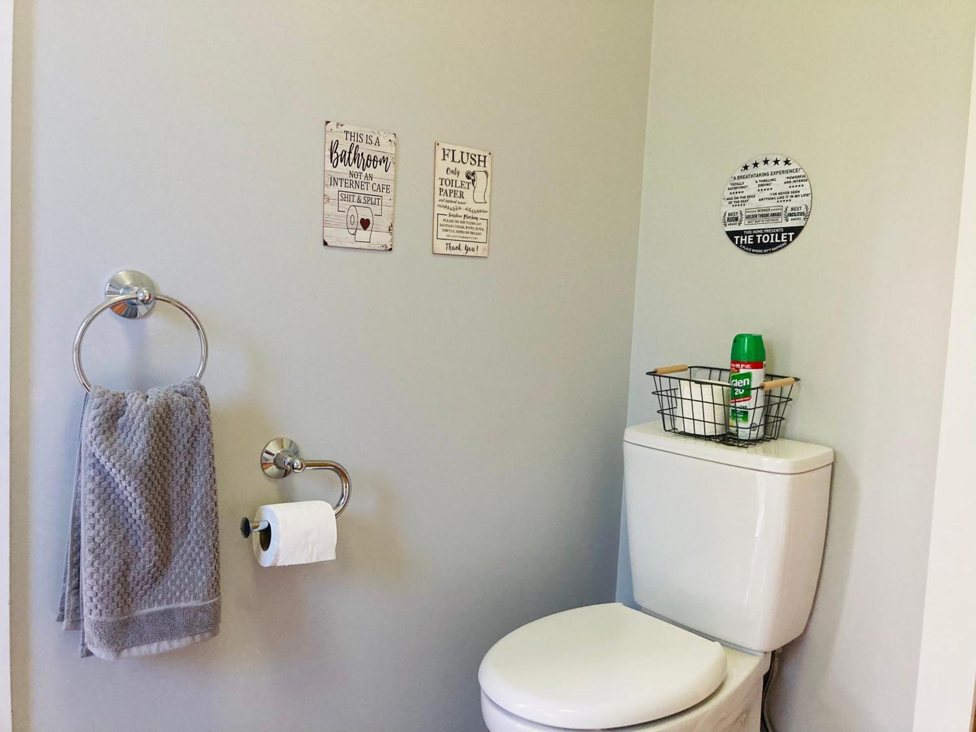 Spacious And Sunny Master Bedroom With Shared Bathrooms Auckland Eksteriør bilde