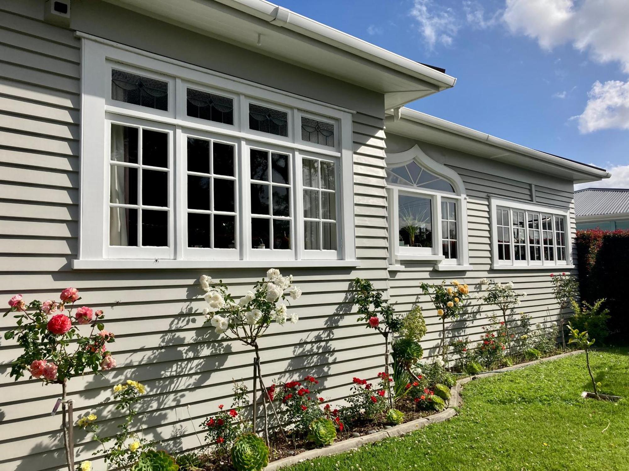 Spacious And Sunny Master Bedroom With Shared Bathrooms Auckland Eksteriør bilde