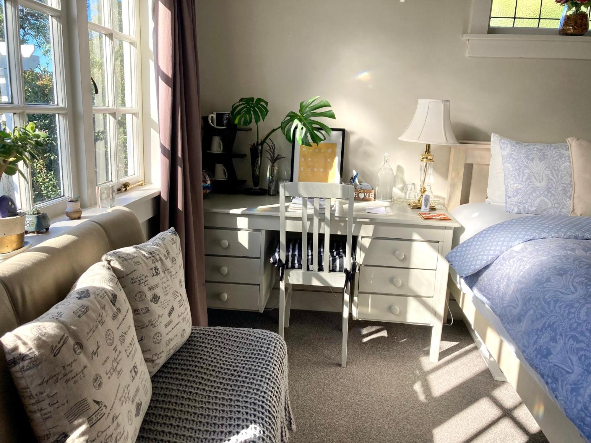 Spacious And Sunny Master Bedroom With Shared Bathrooms Auckland Eksteriør bilde